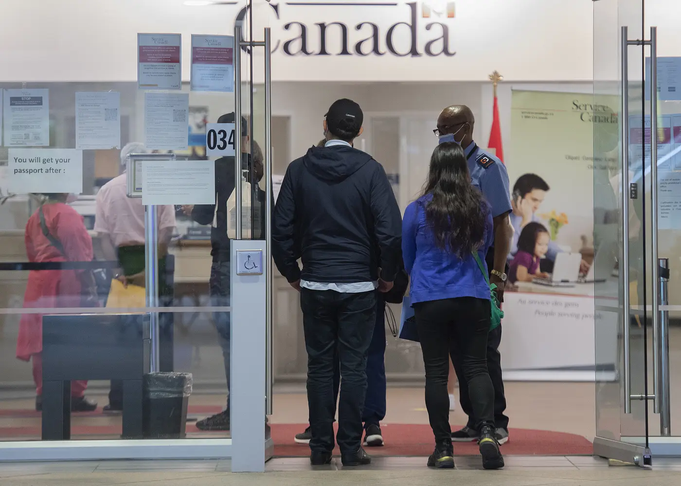canadians are leaving the country at record levels can anyone solve this