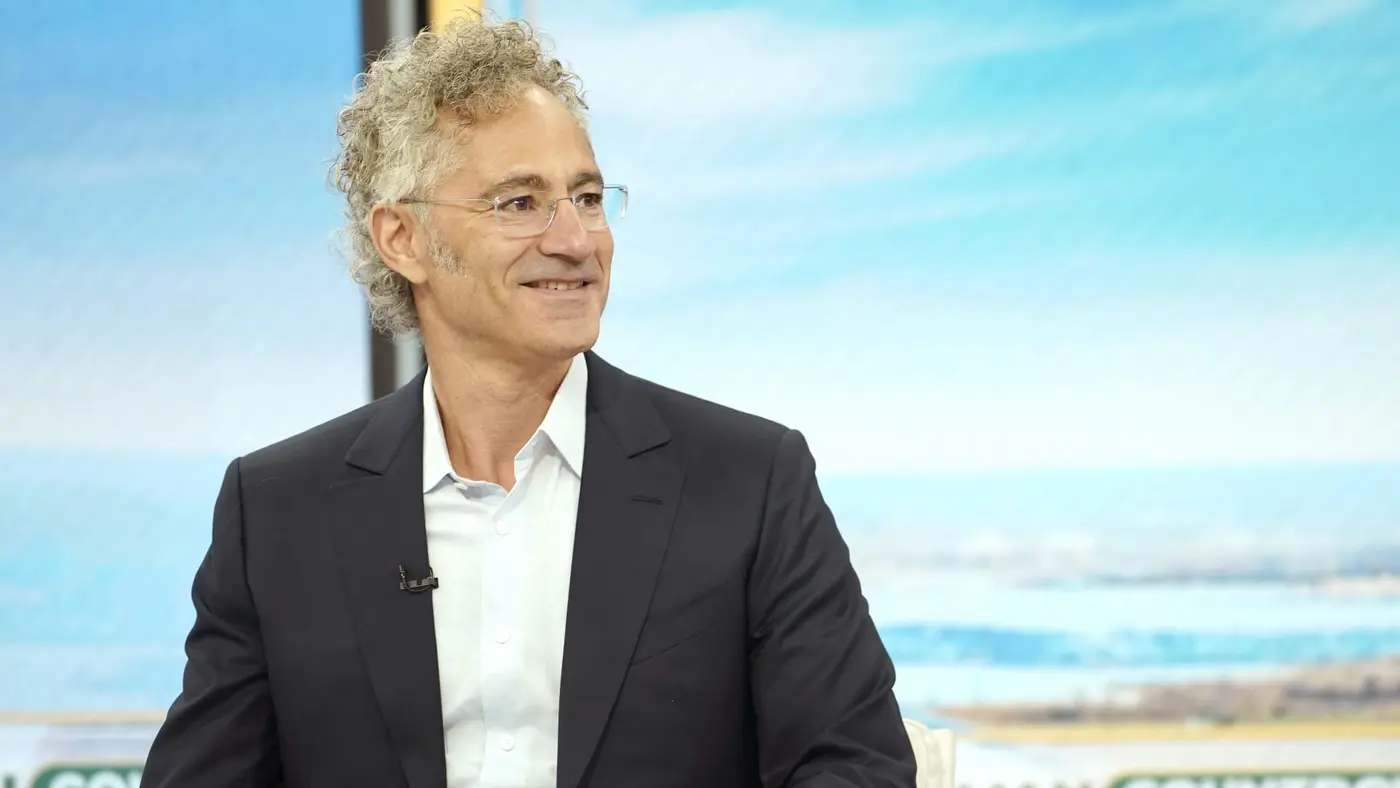 palantir soars 12 on blowout quarter with us commercial revenue soaring 150