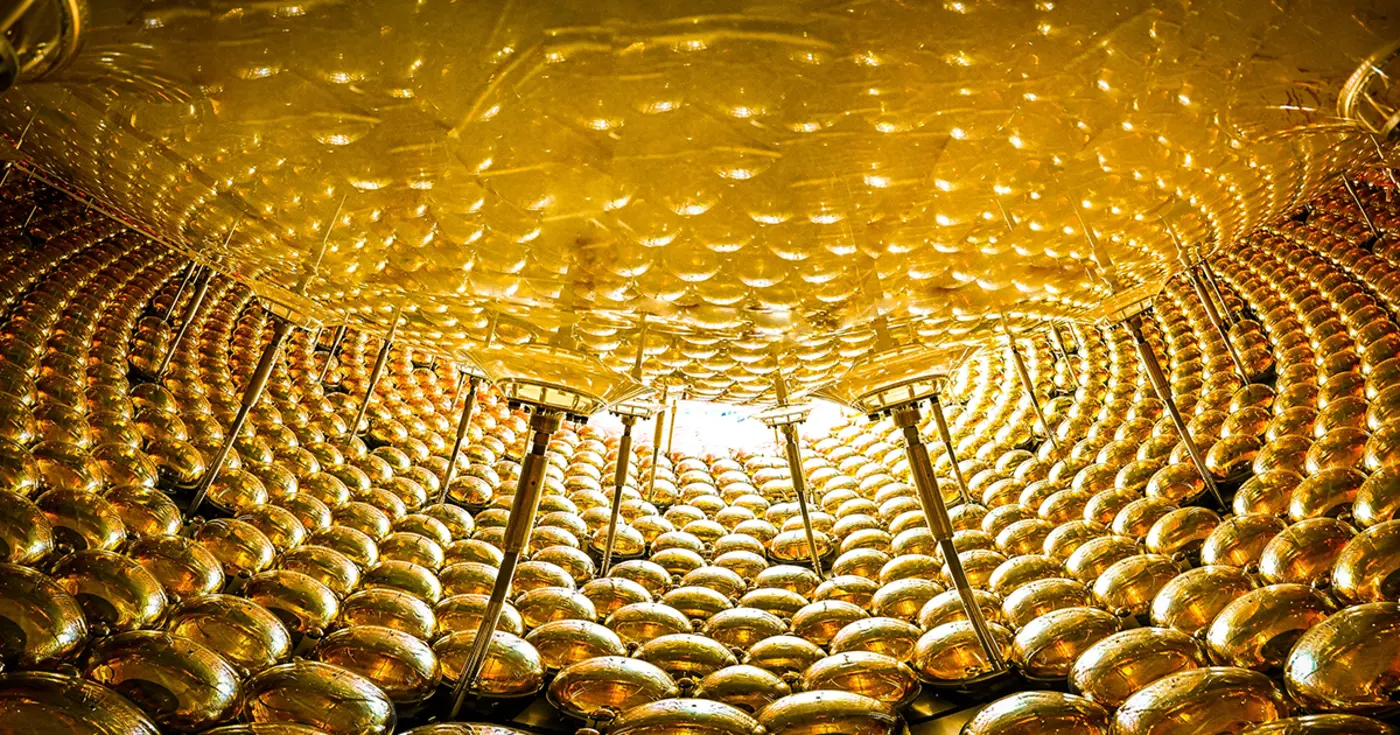 neutrinos from deep inside earth provide a new picture of the mantle