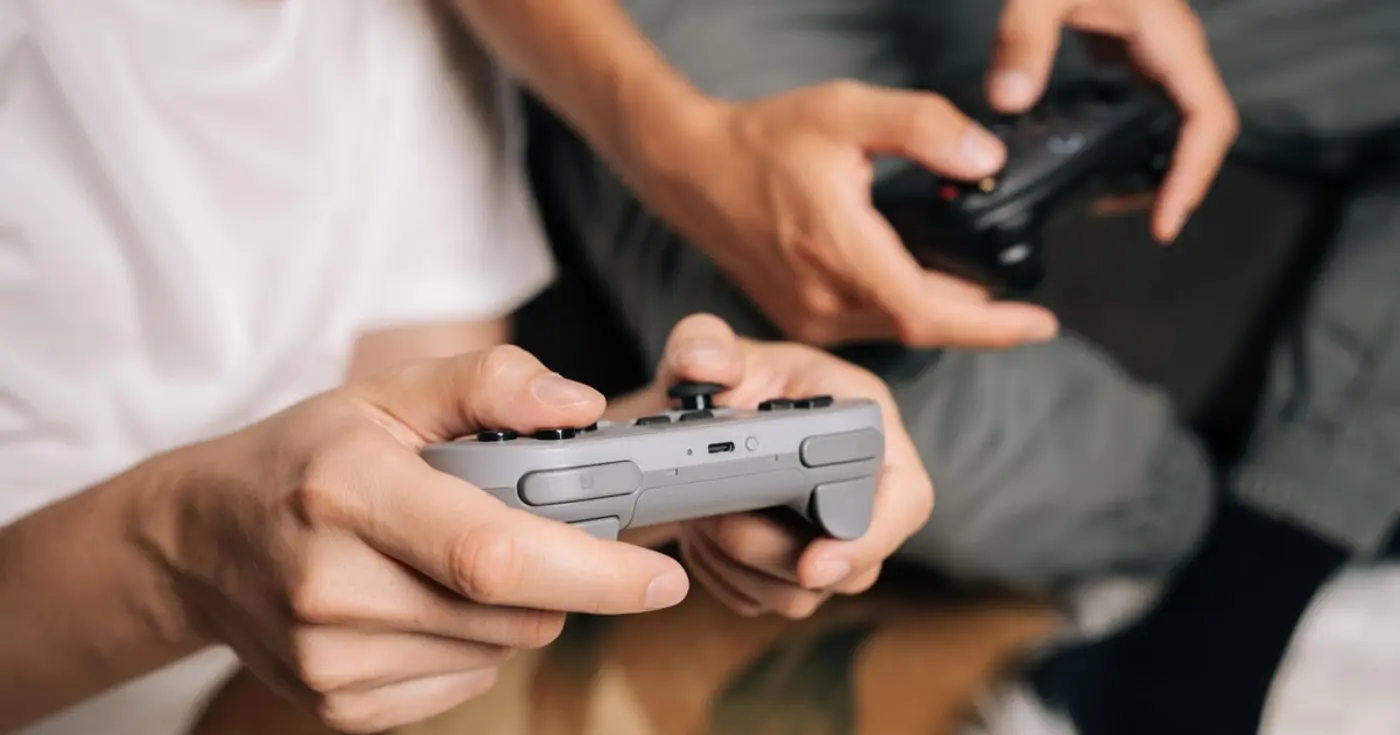 us hires over 2k video gamers as air traffic controllers