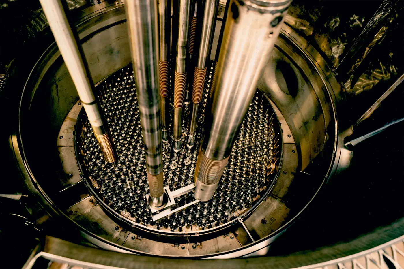 researchers uncover hidden pore network within nuclear fuel