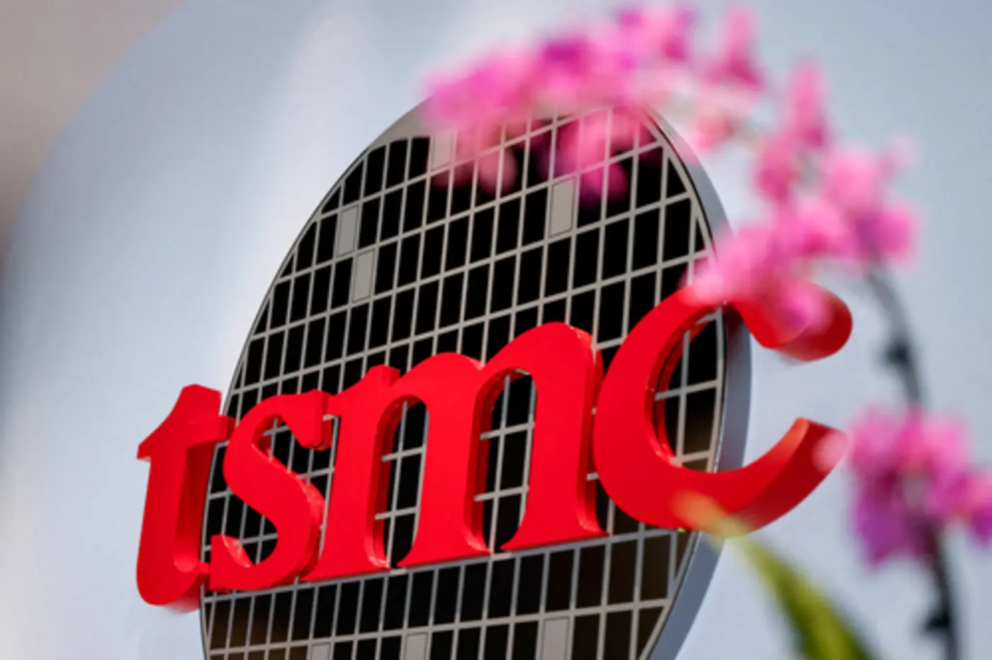 tsmc completes 16nm chip eyes q4 mass production