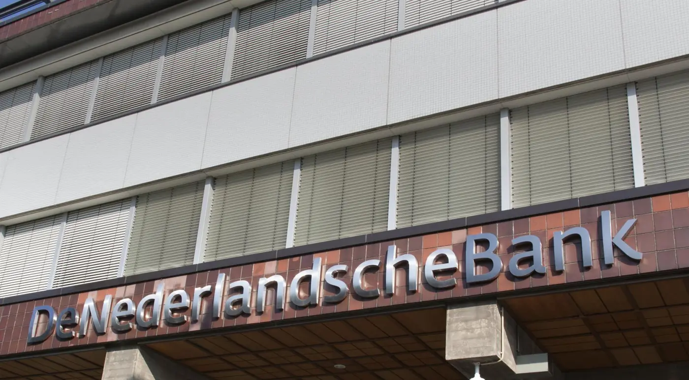 dutch central bank moves share of gold from us canada to london