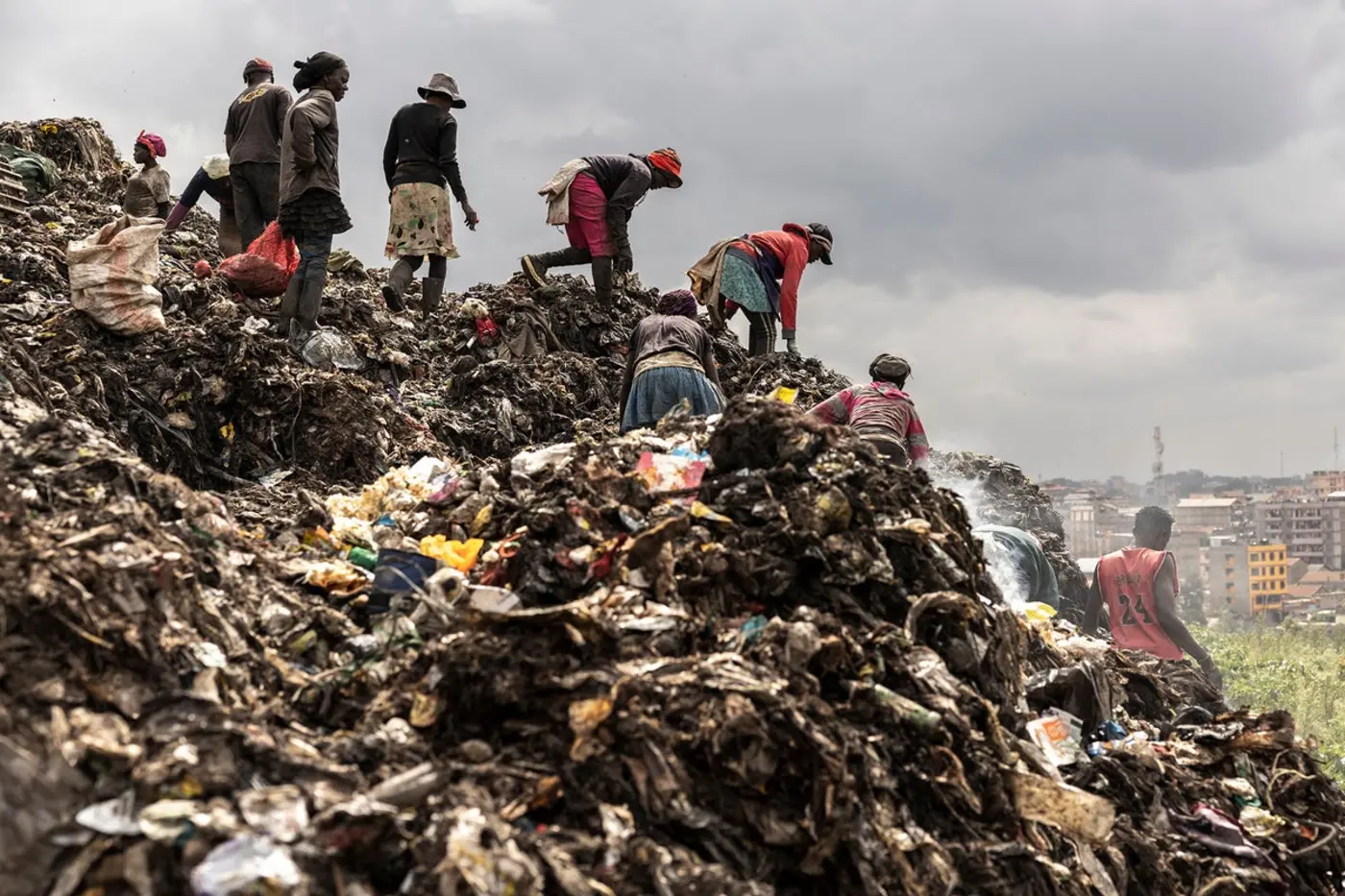 climate crisis is creating hellish conditions for waste pickers at nairobi dump