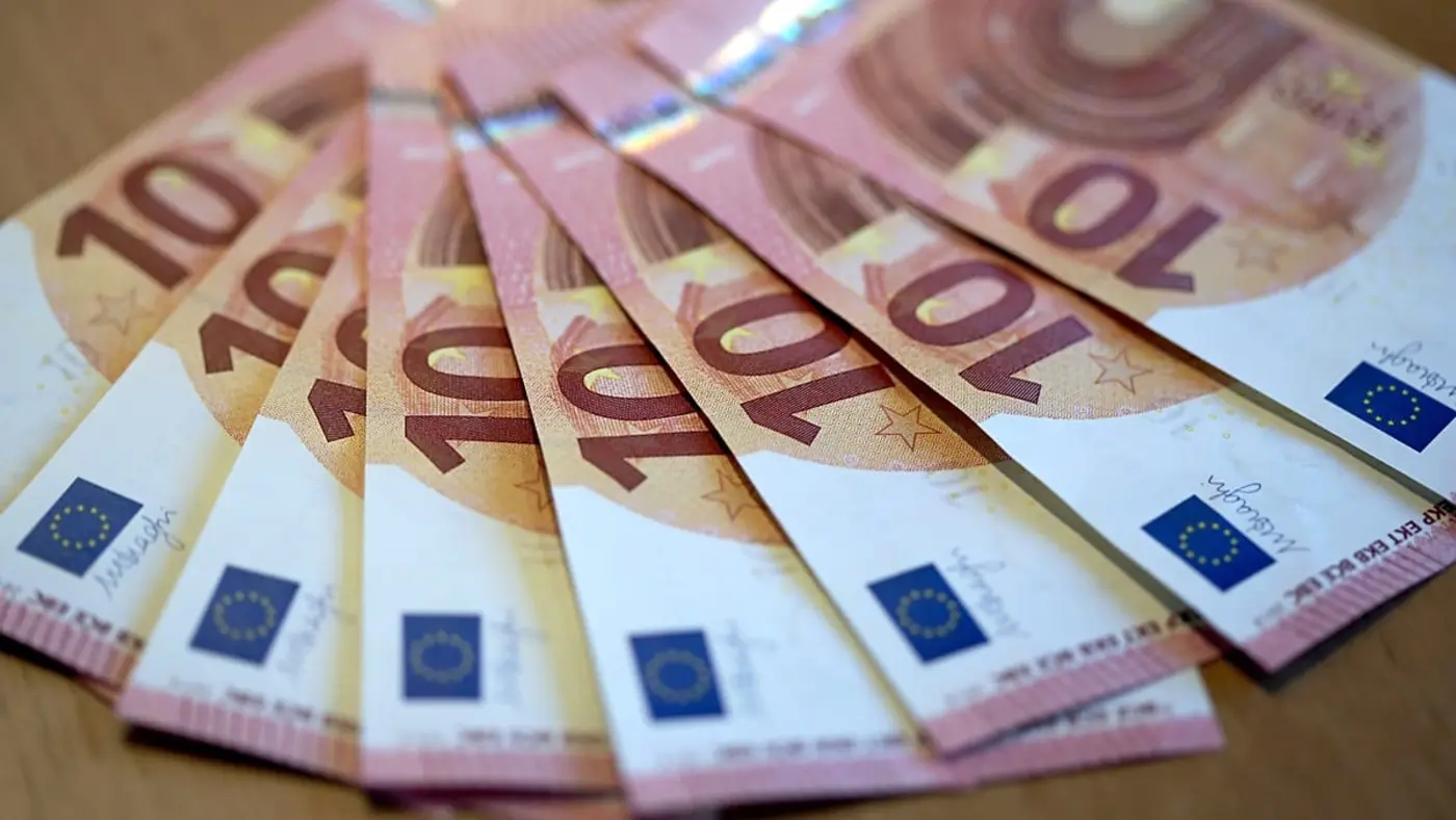italy proposes no fees for digital euro payments under 10
