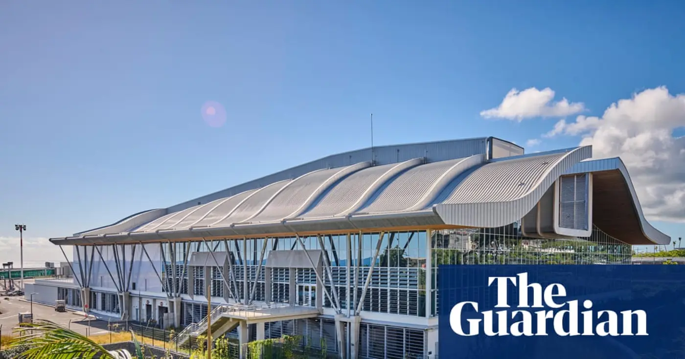 an airport cooled by natural ventilation