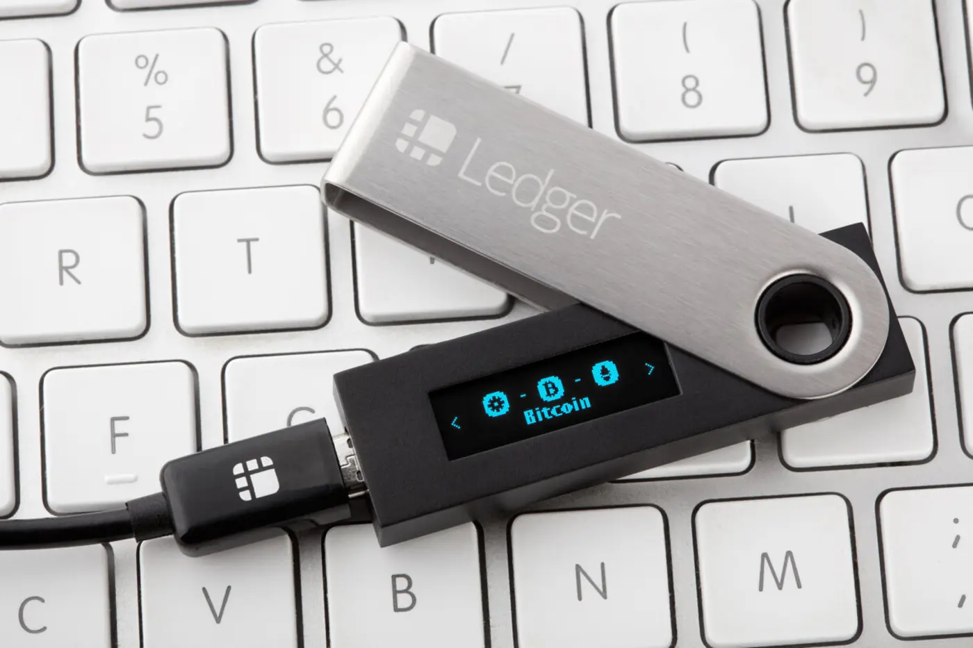 crypto thieves sell hardware wallets with secret esim