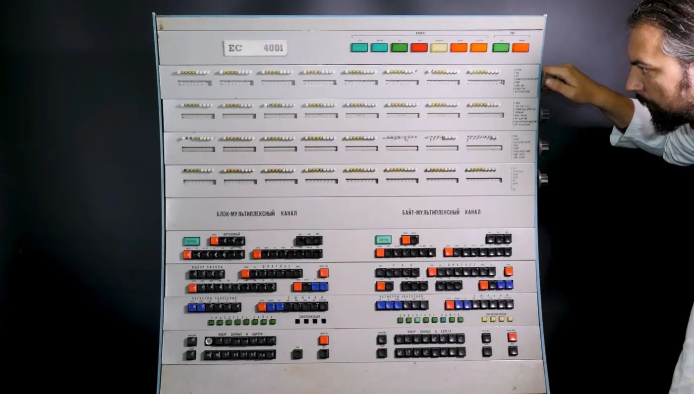 restoring a soviet es4001 mainframe control panel