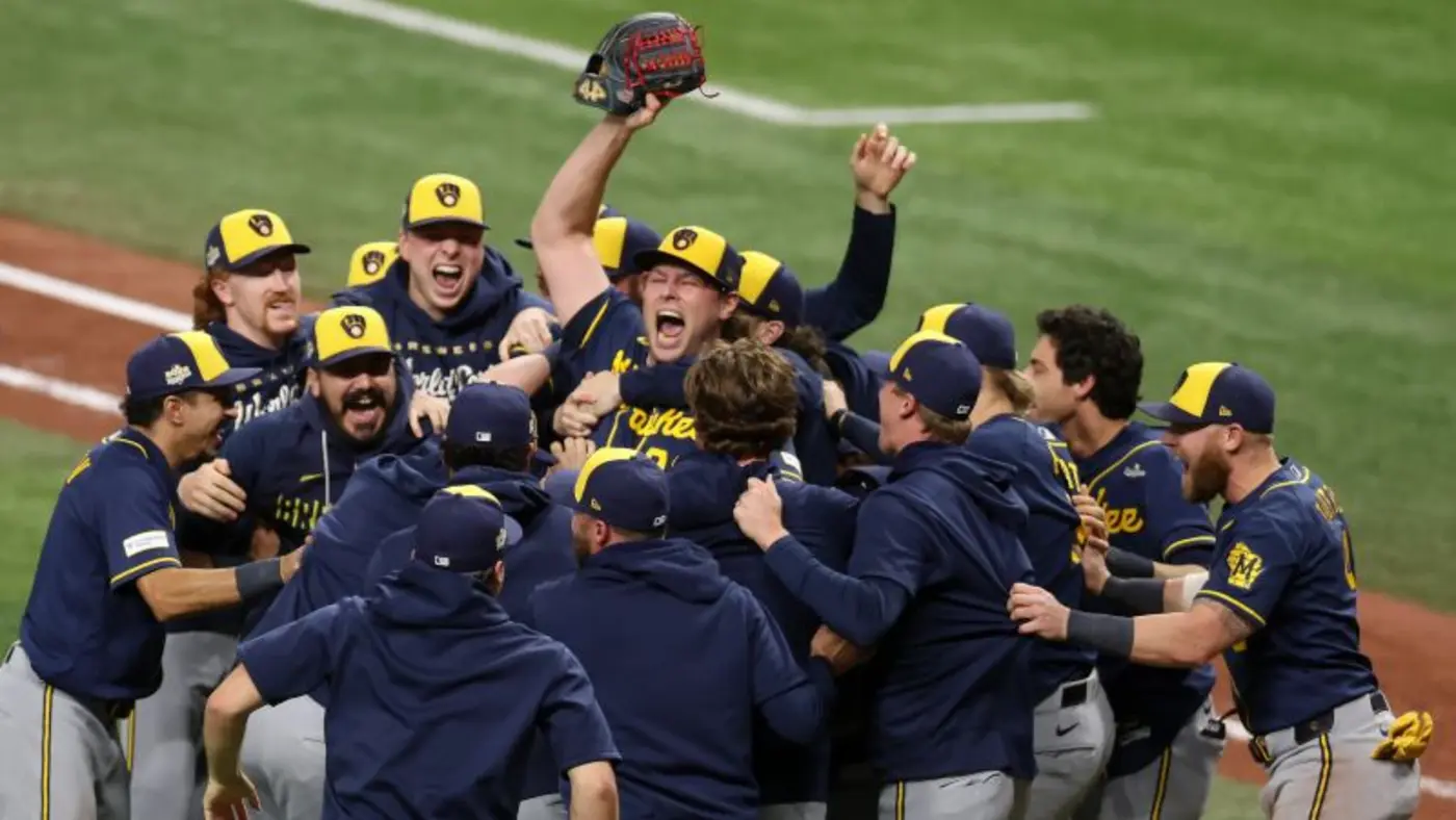 the milwaukee brewers win the first world series title in franchise history